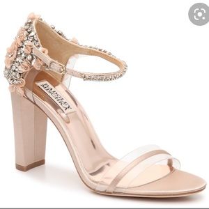 Badgley Mischka fernanda embellished heel size 5.5 in latte satin